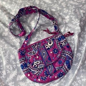 Vera Bradley cross body bag with many pocket compartments